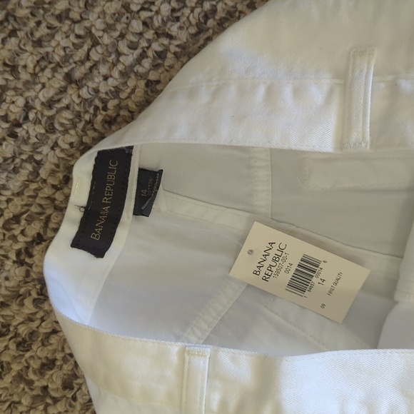 Banana Republic Cream Women's Shorts - Picture 2 of 3